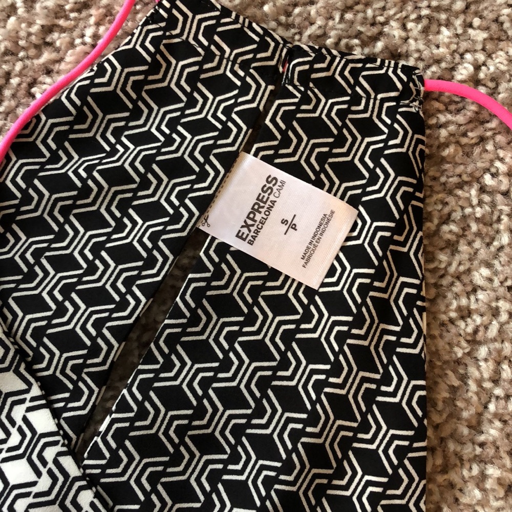 Express Reversible Tank Top - Picture 5 of 5